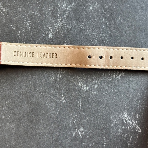 Chevrolet Corvette Ladies Silver Gold Watch 1990's Leather Band Quartz Accuracy - Picture 8 of 14